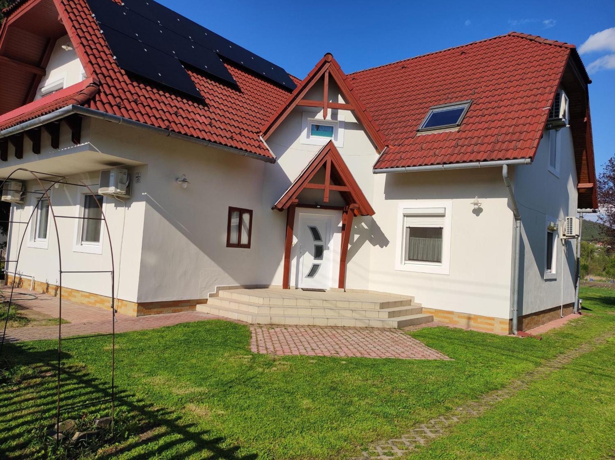 Badacsony Apartmanház Badacsonytomaj Exterior foto