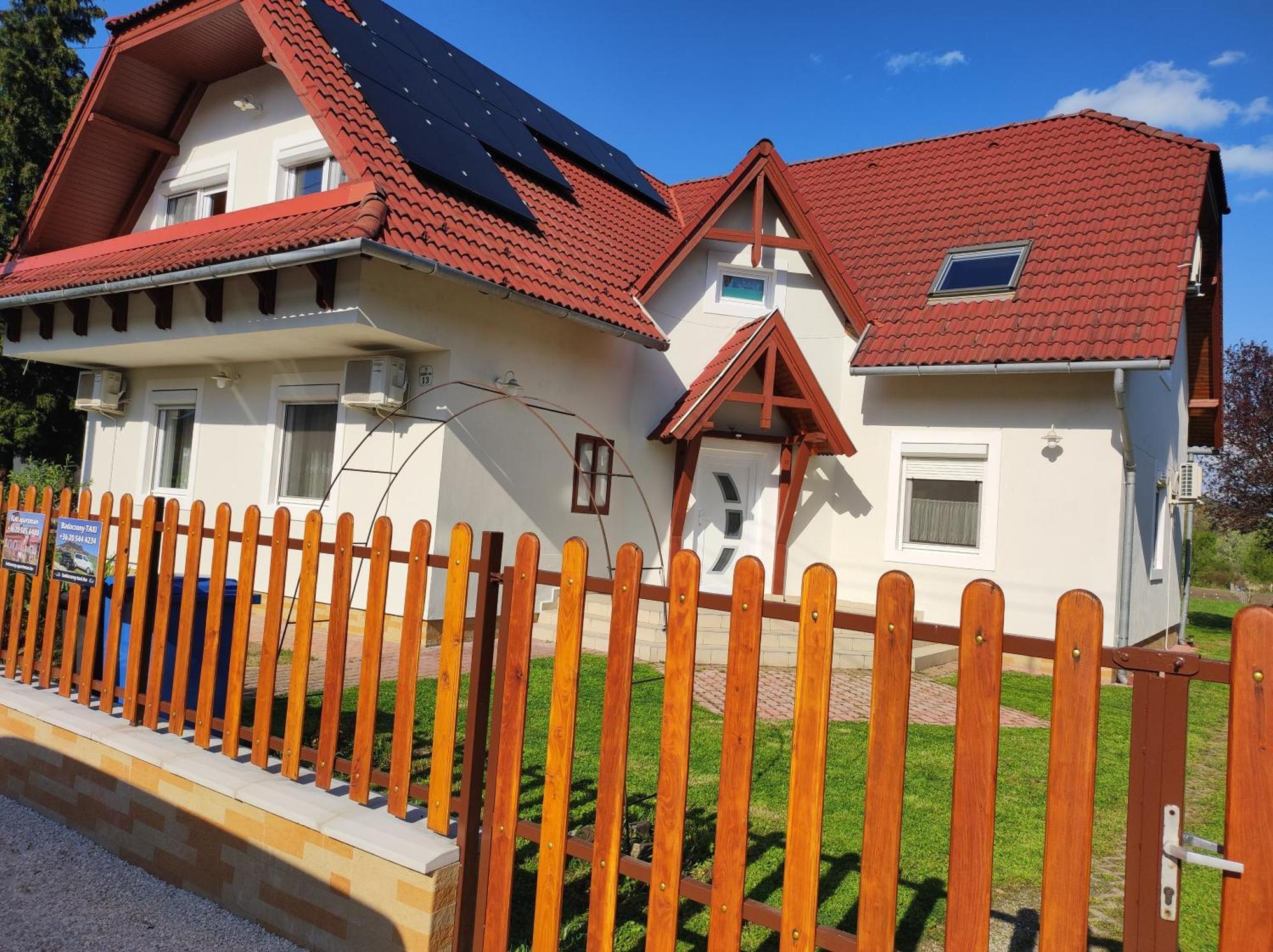 Badacsony Apartmanház Badacsonytomaj Exterior foto